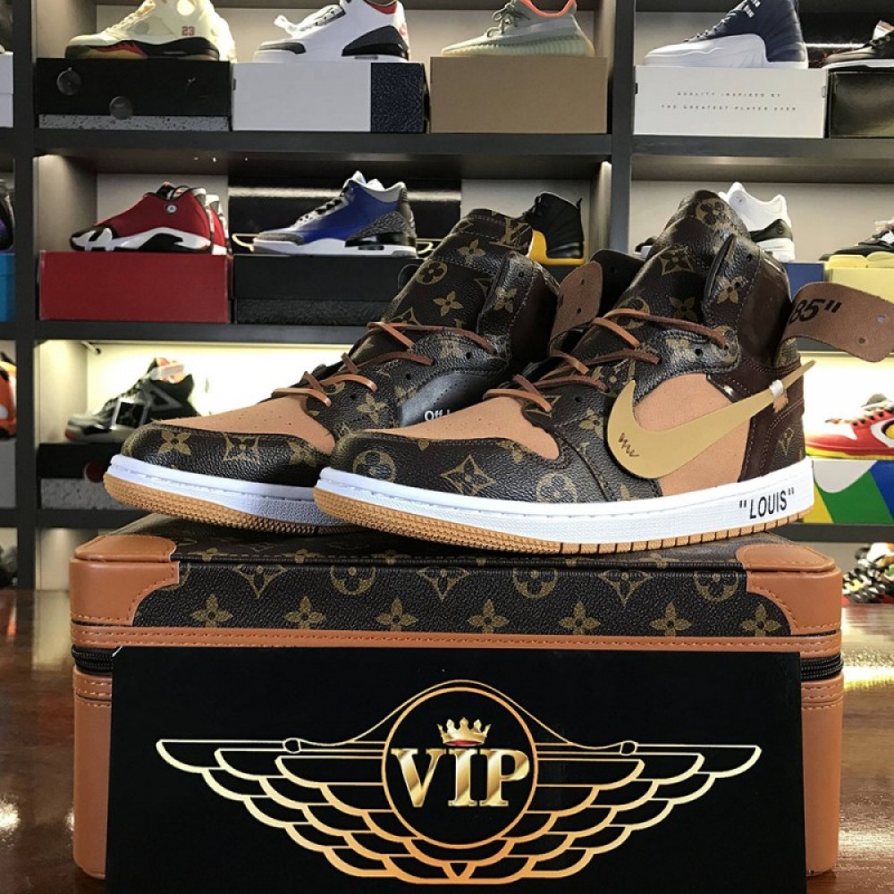 OFF-WHITE X AIR JORDAN 1 ’CUSTOMS‘554724-555
